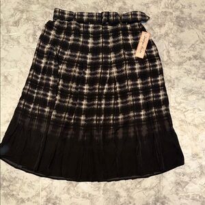 Elegant Plaid A-Line Skirt in Black and White